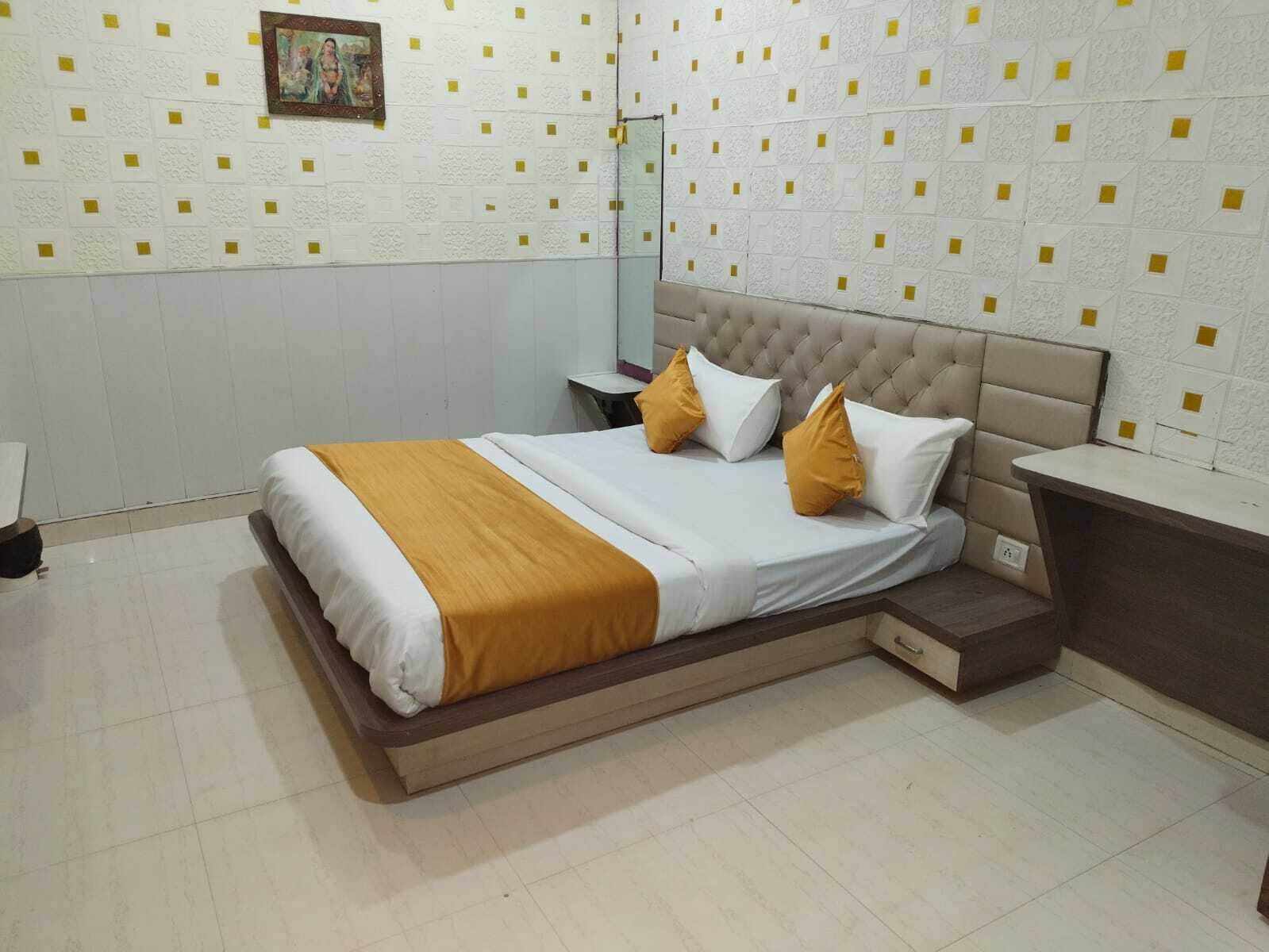 Premium Room | Iron/ironing board, free WiFi