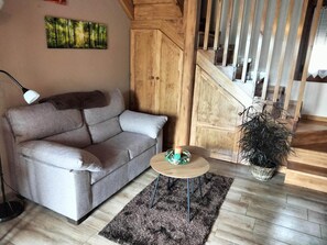 TV - 'El Arniu' Apartment with Mountain Views, Private Terrace and Wi-Fi (Cangas de Onís)