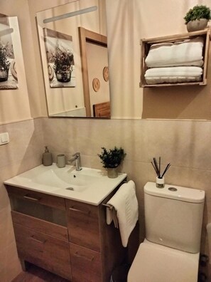 Unclassified image, 5 of 18, button - El Arniu Apartment, Nieda (Cangas de Onís)