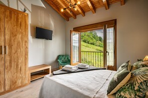 1 dormitorio, tabla de planchar con plancha, wifi y ropa de cama
