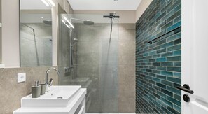 Shower, hair dryer - The View B14 Nordseeperle - Balcony, sea view, shared. Sauna, garden furniture (Dagebüll)