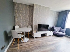 Dining - Charming 2 bedroom Spacious Home with big backyard (Liverpool)