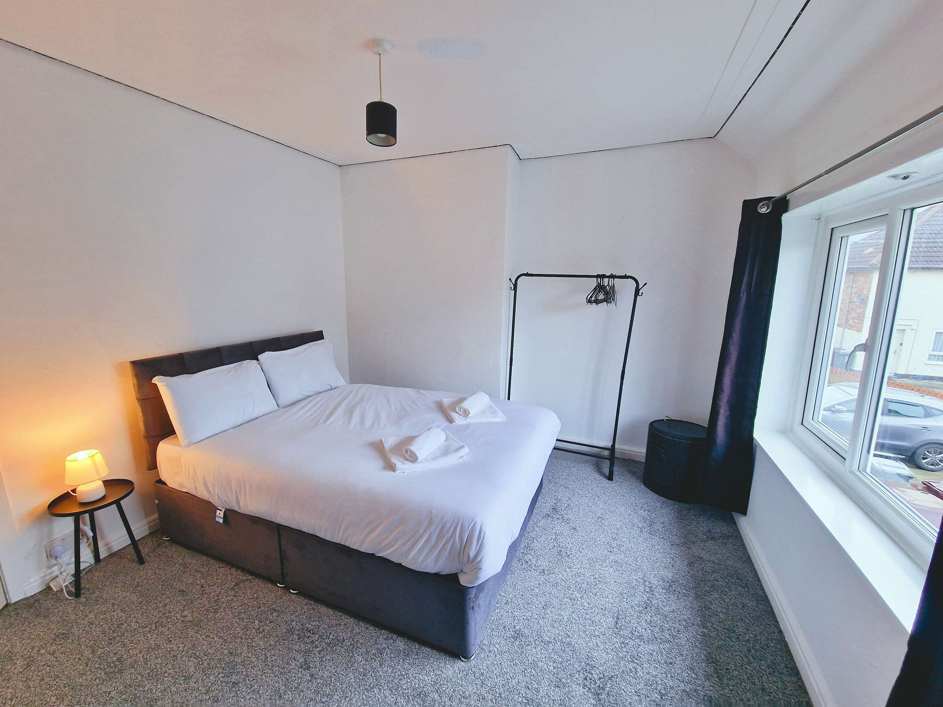 2 habitaciones, tabla de planchar con plancha, internet y ropa de cama 