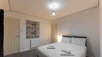 2 habitaciones, tabla de planchar con plancha y acceso a internet