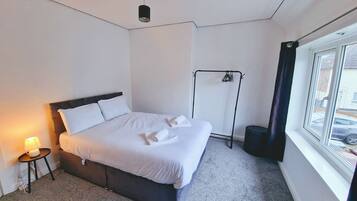 2 habitaciones, tabla de planchar con plancha, internet y ropa de cama