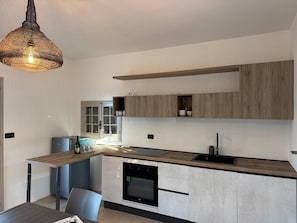 Microwave, oven, stovetop - Panoramic villa surrounded by greenery with private access to the sea (Crocefissello)