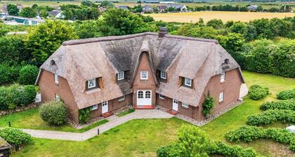 Ferienwohnung Reethüüs in Keitum auf Sylt unter Reet mit Terrasse & Strandkorb
