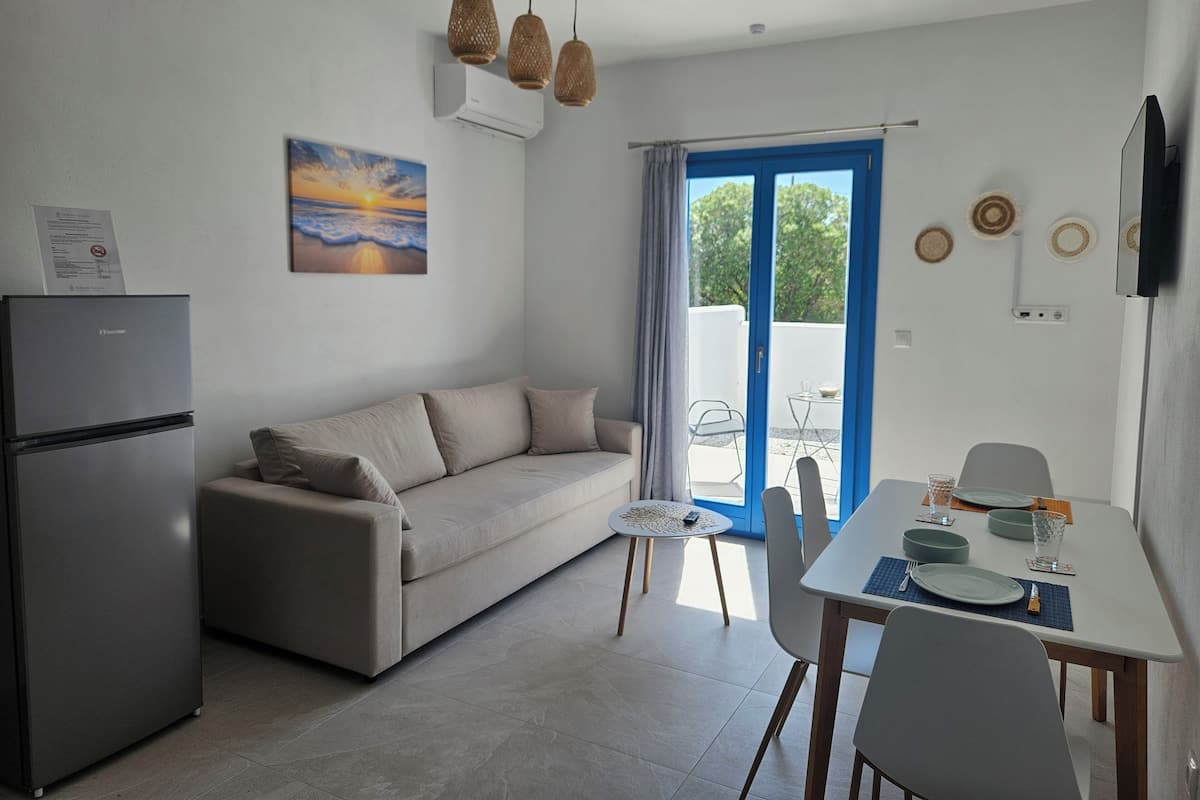 Apartment, 1 Bedroom, Courtyard View, Ground Floor | Living area