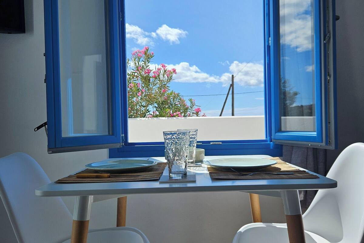 Apartment, 1 Bedroom, Hill View | Dining room