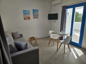 Appartement, 1 chambre, vue cour intérieure, rez-de-chaussée | Coin séjour