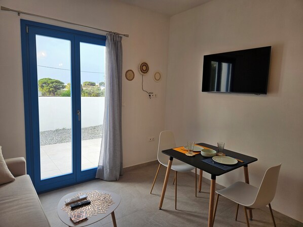 Lägenhet - 1 sovrum - utsikt mot innergården | Vardagsrum