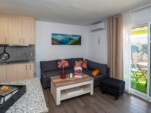 Unclassified image, 3 of 23, button - Holiday Home 'Salou Blueme' with Mountain View, Wi-Fi and Air Conditioning (Salou)