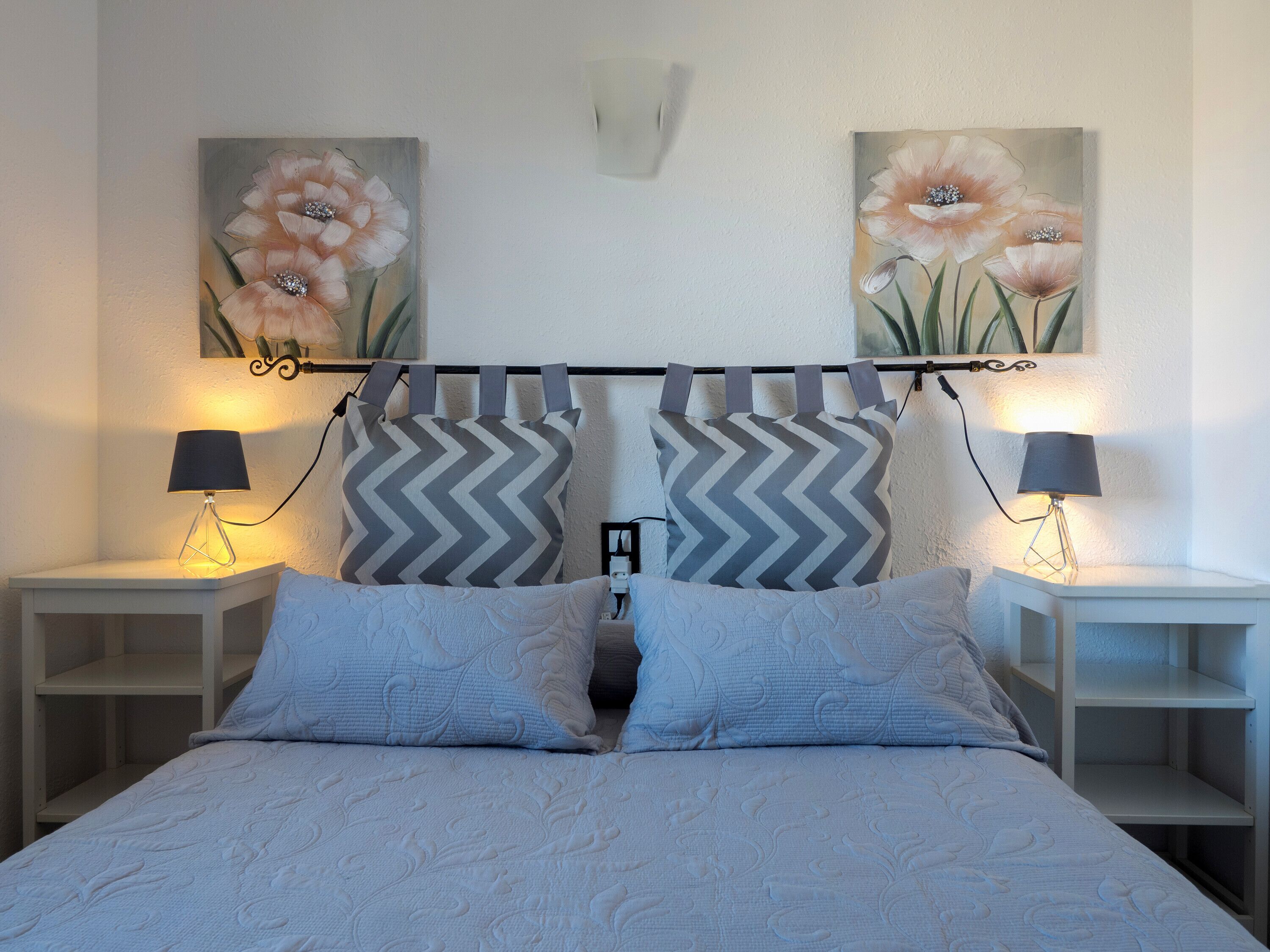 1 slaapkamer, een strijkplank/strijkijzer, wifi, beddengoed