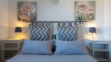 1 slaapkamer, een strijkplank/strijkijzer, wifi, beddengoed