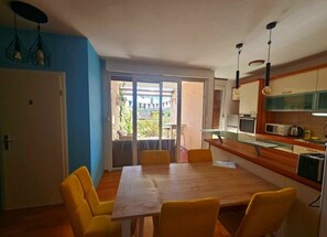 Dining - Beautiful Apartment, Walk to Beach (Split)