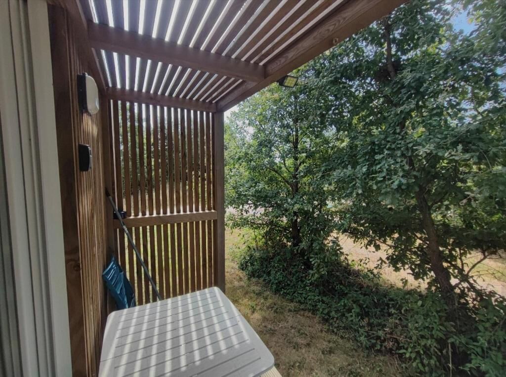 Chalet, uitzicht op tuin | Terrein van de accommodatie