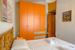 In-room safe, bed sheets - Casa la Cornice sul Mare (La Caletta (Siniscola))