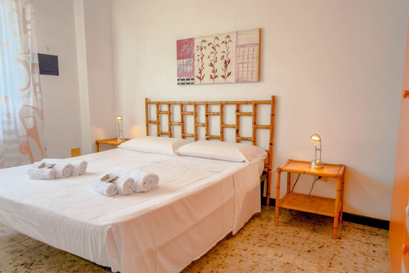 In-room safe, bed sheets
