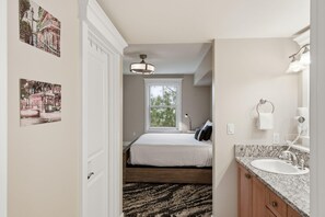 Hair dryer, towels - 3 Bedroom and 3 Bathroom Condo in Lasata (Miramar Beach)