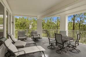 Outdoor dining - 3 Bedroom and 3 Bathroom Condo in Lasata (Miramar Beach)