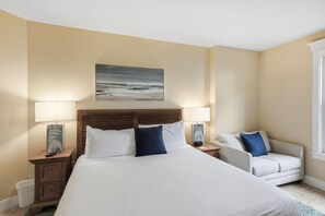 4 bedrooms, Internet, bed sheets - 3 Bedroom and 3 Bathroom Condo in Lasata (Miramar Beach)