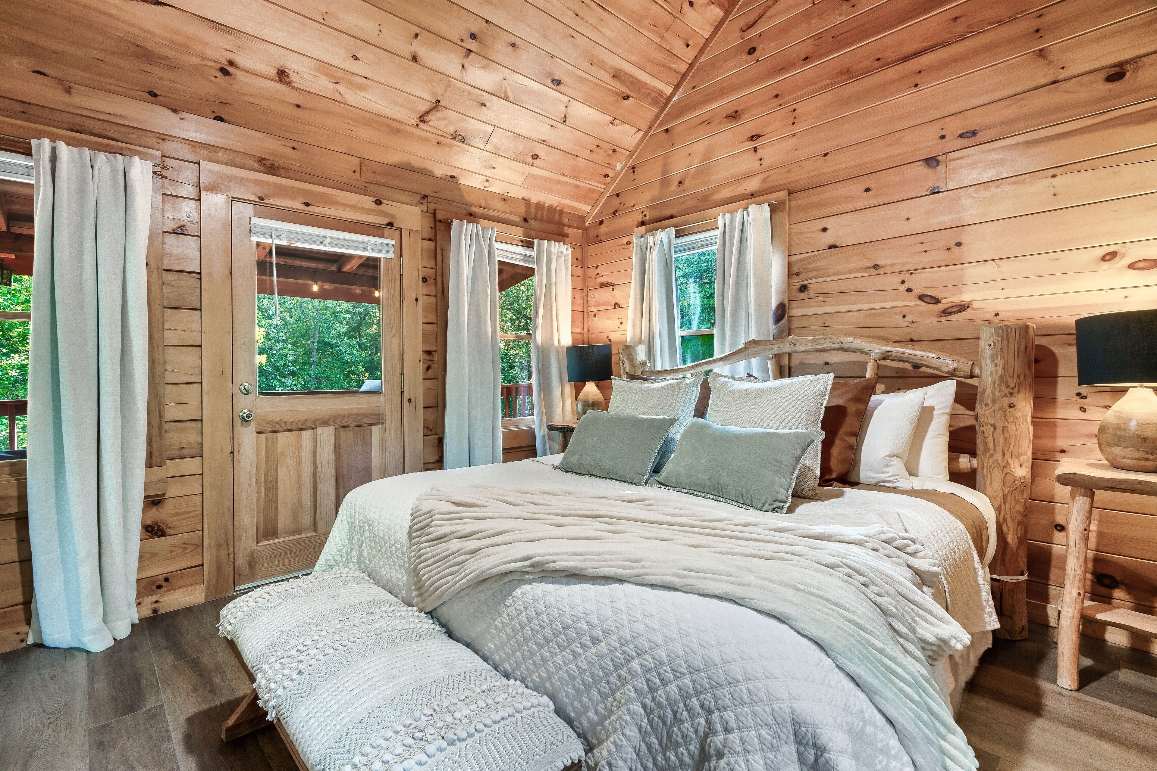 Signature Cabin, 2 Bedrooms, Hot Tub | Individually decorated, individually furnished, iron/ironing board