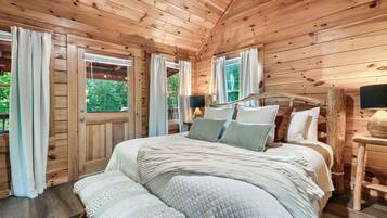 Signature Cabin, 2 Bedrooms, Hot Tub | Individually decorated, individually furnished, iron/ironing board