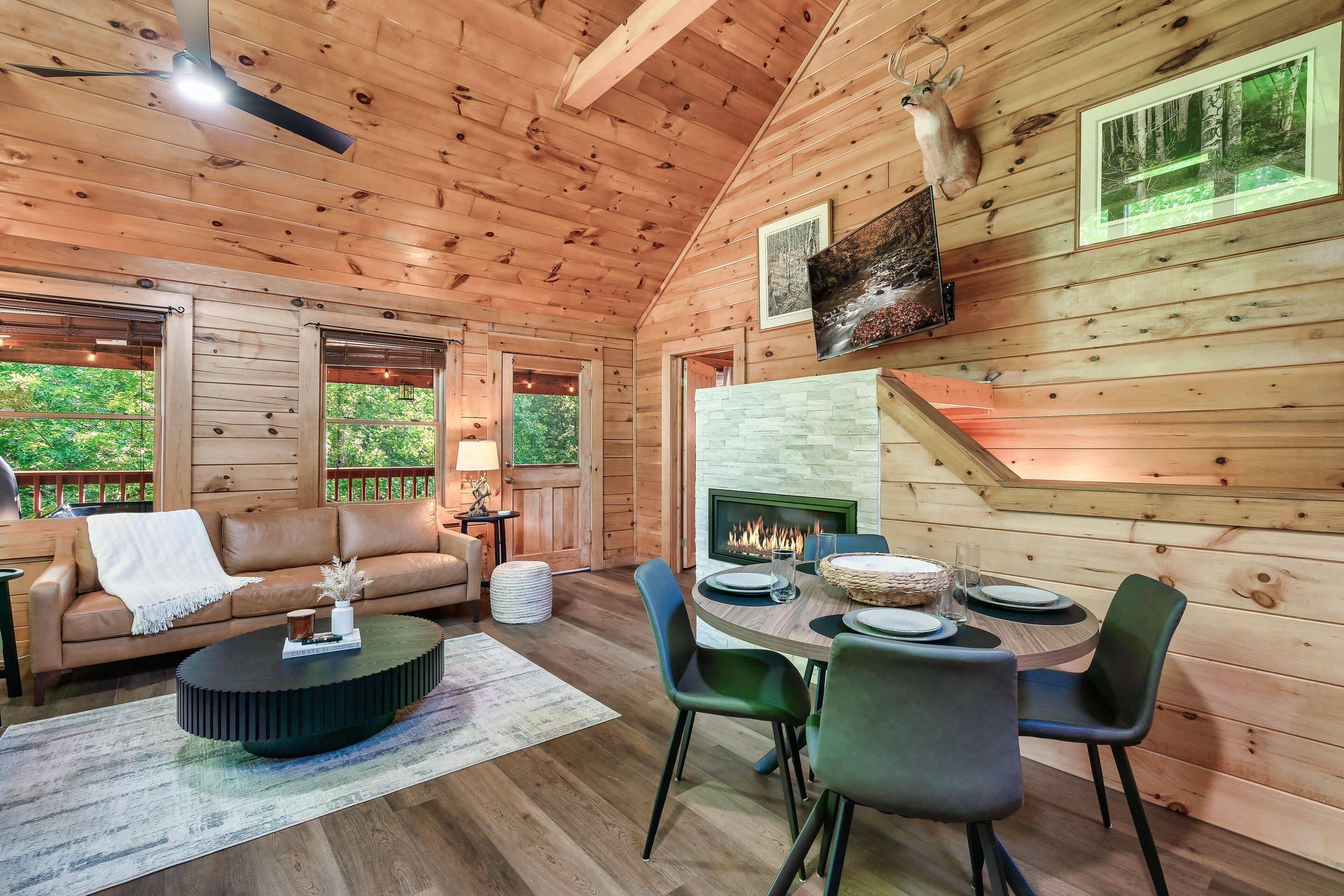 Signature Cabin, 2 Bedrooms, Hot Tub | In-room dining