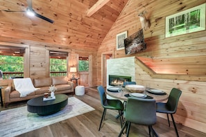 Signature Cabin, 2 Bedrooms, Hot Tub | In-room dining