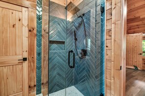 Cabane Signature, 2 chambres, bain à remous | Salle de bain