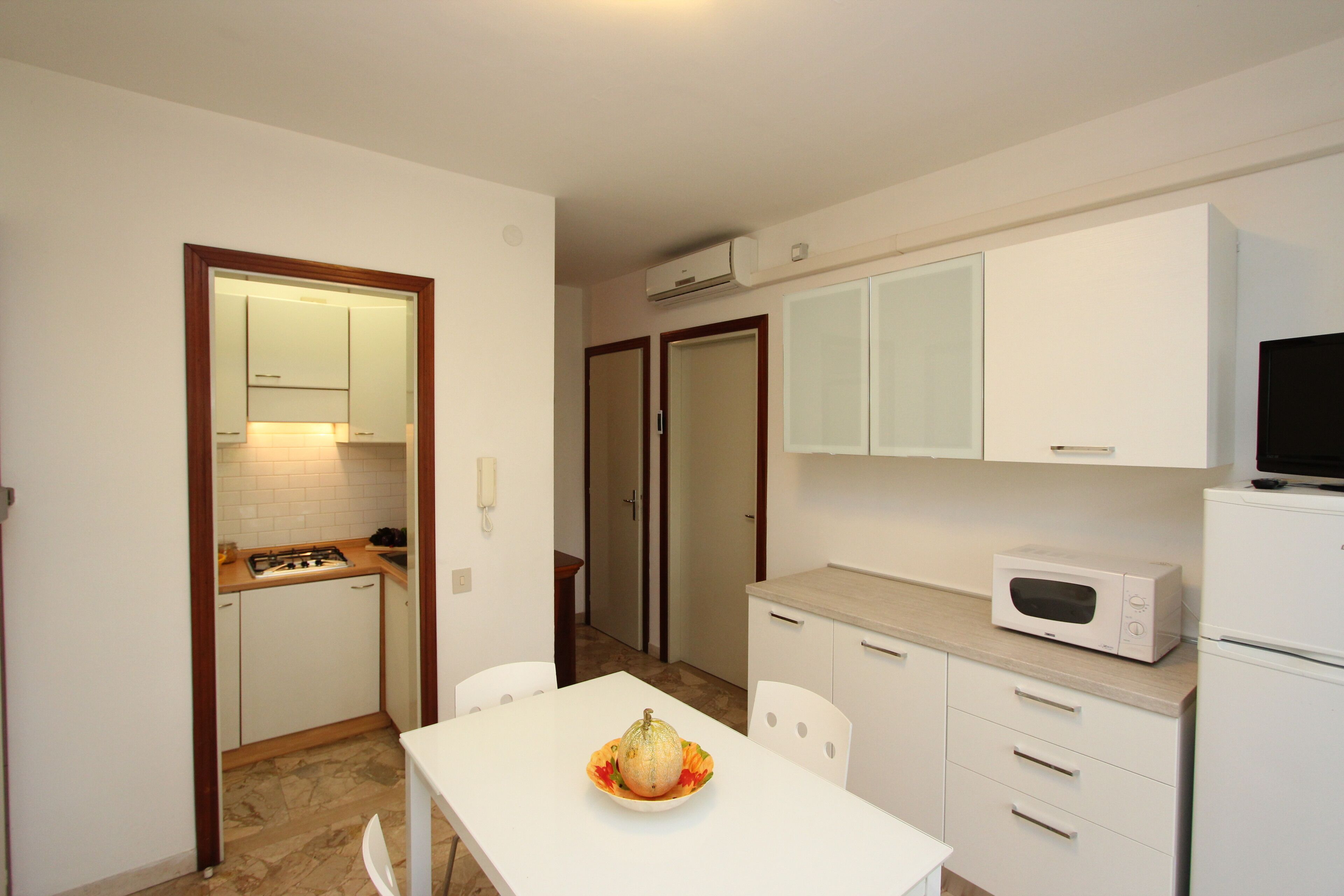 Fridge, microwave, stovetop, cookware/dishes/utensils