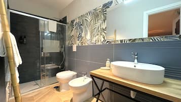 Family Apartment | Bathroom