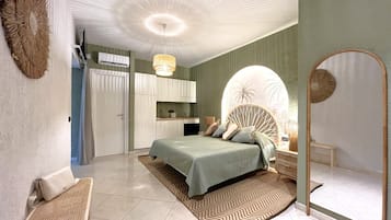 Deluxe Studio, City View | Blackout curtains, iron/ironing board, free WiFi