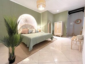 Studio Deluxe, quang cảnh thành phố | Màn/rèm cản sáng, bàn ủi/dụng cụ ủi quần áo 