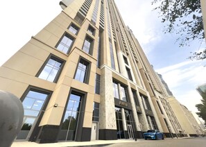 Exterior - High-Floor 2BR, Overlooking Godolphin Stables and Al Khail Racecourse (Dubai)