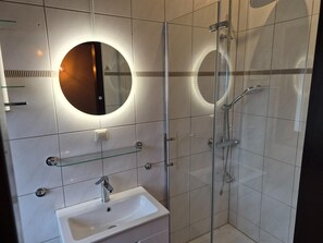 Bungalow | Bathroom - Freistehender Ferienbungalow im Fachwerkstil (Butjadingen)