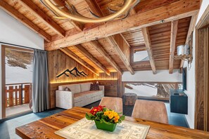 TV - Apartment 'Lòni Lodge Suite Saviana' (Vermiglio)