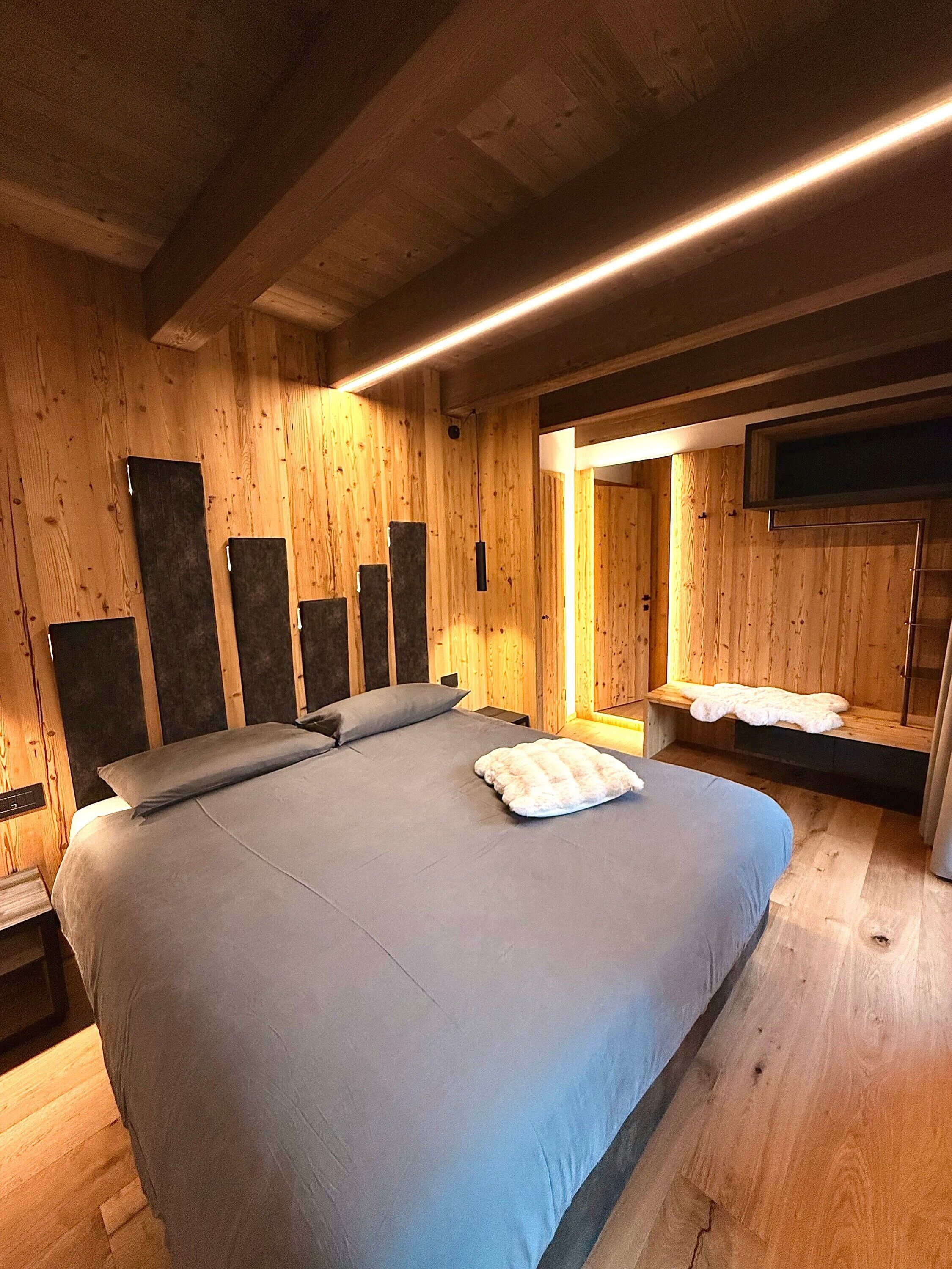 2 bedrooms, WiFi, bed sheets, wheelchair access