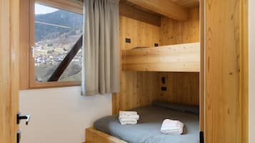 2 bedrooms, WiFi, bed sheets, wheelchair access