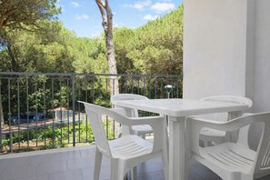 Outdoor dining - Cozy apartment near the beach in Rosolina (Rosolina Mare)