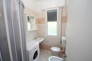 Shower - Rosolina Mare flat near beach (Rosolina Mare)