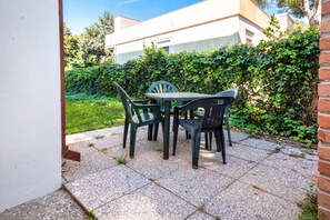Outdoor dining - Cozy flat with outdoor space (Rosolina Mare)