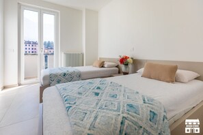 Bügeleisen/Bügelbrett, Reisekinderbett