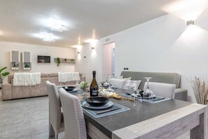 Dining - Villa Olive Groove Itria Valley (Puglia)
