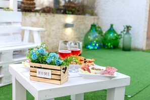 Outdoor dining - Villa Olive Groove Itria Valley (Puglia)