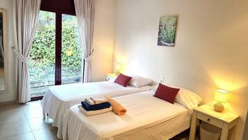 5 bedrooms, iron/ironing board, WiFi, bed sheets