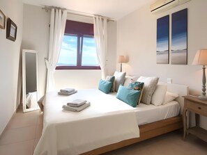 5 bedrooms, iron/ironing board, WiFi, bed sheets - Villa 'Colina' with Sea View, Wi-Fi and Air Conditioning (Begur)
