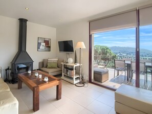 TV - Villa 'Colina' with Sea View, Wi-Fi and Air Conditioning (Begur)