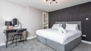 Standard-Haus, Balkon | Laptopgeeigneter Arbeitsplatz, Bügeleisen/Bügelbrett