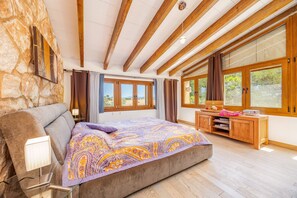 3 bedrooms, iron/ironing board, WiFi, bed sheets - Country House 'Villa Angela' with Private Pool, Wi-Fi and Air Conditioning (Illes Balears)